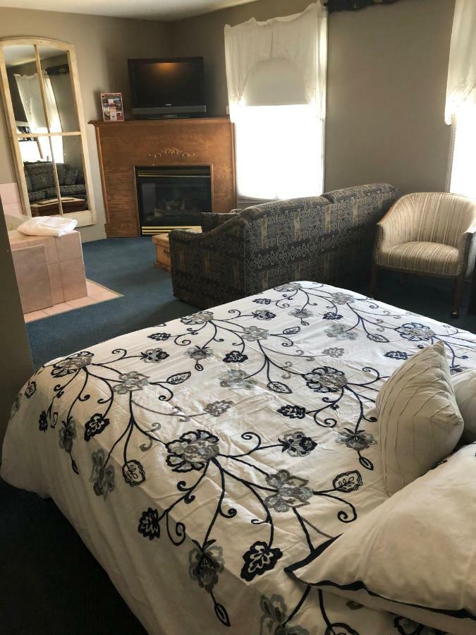 The Bobcaygeon Inn Ngoại thất bức ảnh